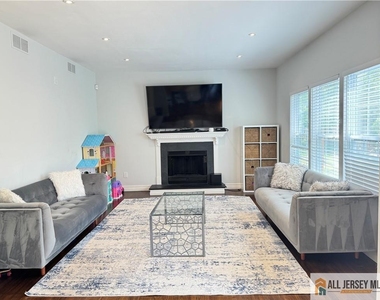 432 Jarrard Street - Photo Thumbnail 10