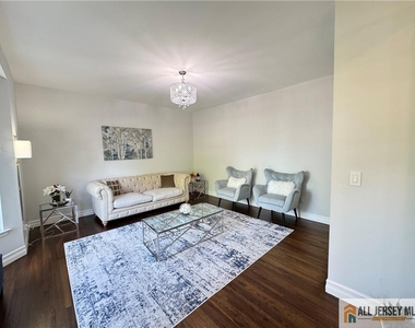 432 Jarrard Street - Photo Thumbnail 2