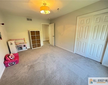 432 Jarrard Street - Photo Thumbnail 20