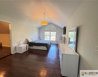 432 Jarrard Street - Photo Thumbnail 15