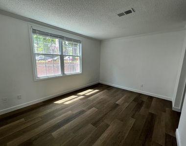 1113 Huntmaster Terrace Ne - Photo Thumbnail 2