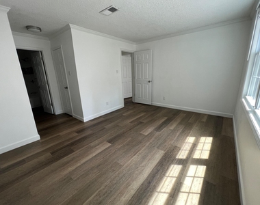 1113 Huntmaster Terrace Ne - Photo Thumbnail 1