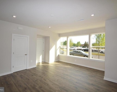 13518 Sayward Boulevard - Photo Thumbnail 1
