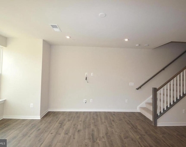 13518 Sayward Boulevard - Photo Thumbnail 4