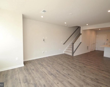 13518 Sayward Boulevard - Photo Thumbnail 5