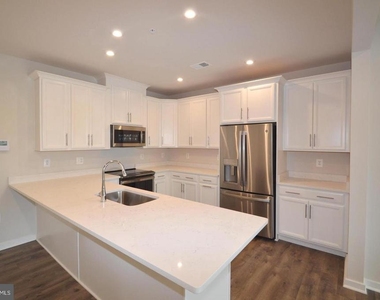 13518 Sayward Boulevard - Photo Thumbnail 7