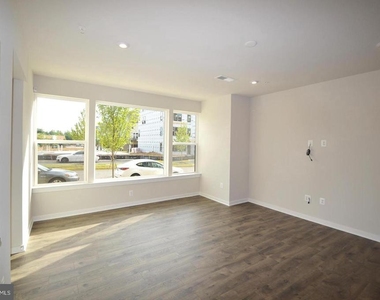 13518 Sayward Boulevard - Photo Thumbnail 3