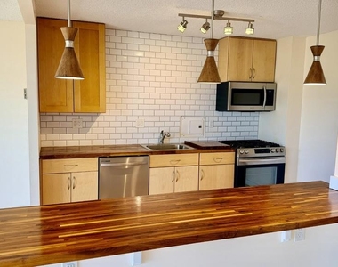 1225 Martha Custis Drive - Photo Thumbnail 4