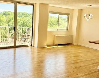 1225 Martha Custis Drive - Photo Thumbnail 3