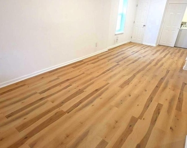 6233 Chew Avenue - Photo Thumbnail 3
