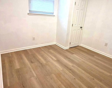 6233 Chew Avenue - Photo Thumbnail 16