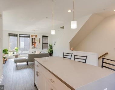 2008 Northbank Place - Photo Thumbnail 12