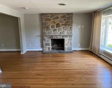 319 Meetinghouse Lane - Photo Thumbnail 3
