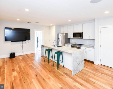 913 Quincy Street Ne - Photo Thumbnail 16