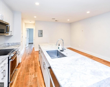 913 Quincy Street Ne - Photo Thumbnail 12