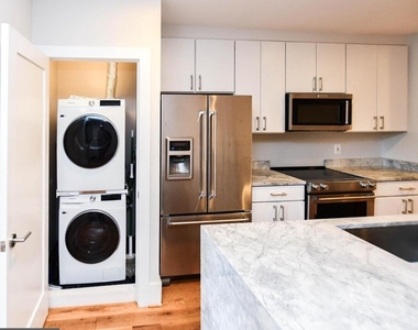913 Quincy Street Ne - Photo Thumbnail 10