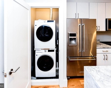 913 Quincy Street Ne - Photo Thumbnail 9