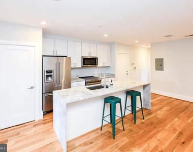913 Quincy Street Ne - Photo Thumbnail 15