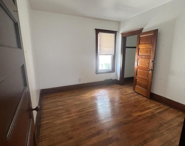 2921 Helen Street - Photo Thumbnail 6