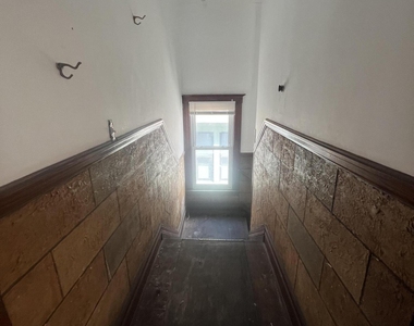 2921 Helen Street - Photo Thumbnail 5