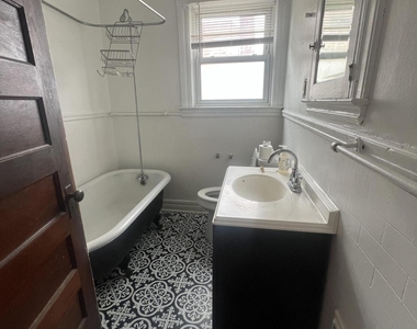 2921 Helen Street - Photo Thumbnail 4