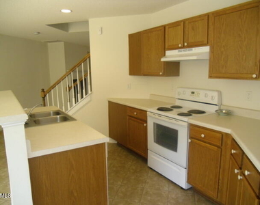 816 Statler Drive - Photo Thumbnail 3