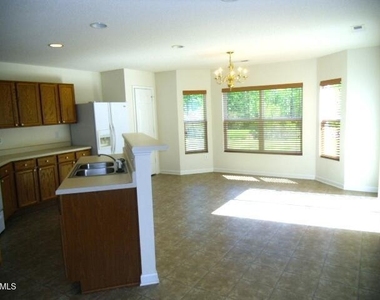 816 Statler Drive - Photo Thumbnail 5