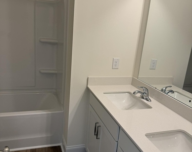 825 Kensley Grove Lane - Photo Thumbnail 19