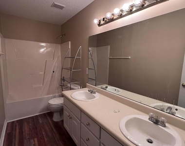 212 Walnut Creek Drive - Photo Thumbnail 13