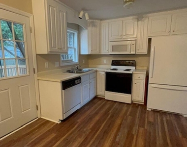 212 Walnut Creek Drive - Photo Thumbnail 7