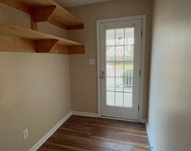 212 Walnut Creek Drive - Photo Thumbnail 8