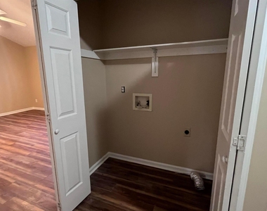 212 Walnut Creek Drive - Photo Thumbnail 10