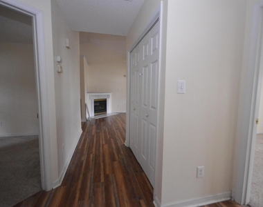 212 Walnut Creek Drive - Photo Thumbnail 9