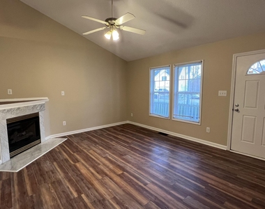 212 Walnut Creek Drive - Photo Thumbnail 3