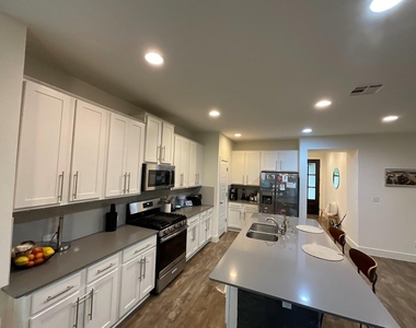 624 Golden Glory Rd - Photo Thumbnail 7
