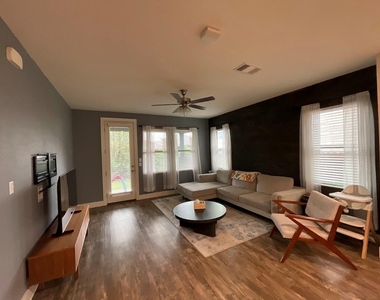624 Golden Glory Rd - Photo Thumbnail 11