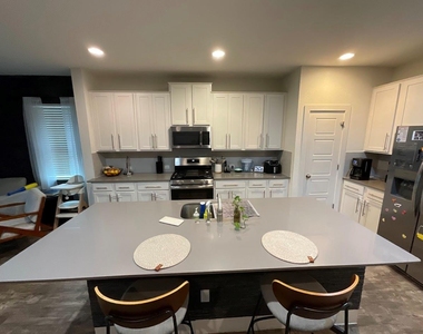 624 Golden Glory Rd - Photo Thumbnail 5