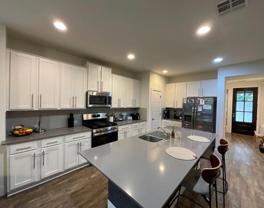 624 Golden Glory Rd - Photo Thumbnail 8
