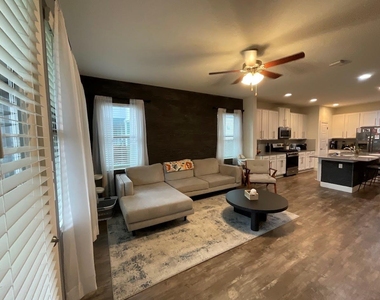 624 Golden Glory Rd - Photo Thumbnail 13