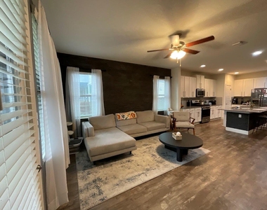 624 Golden Glory Rd - Photo Thumbnail 14
