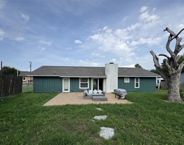 3520 Roanoke Dr - Photo Thumbnail 20