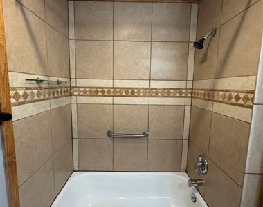 3520 Roanoke Dr - Photo Thumbnail 10