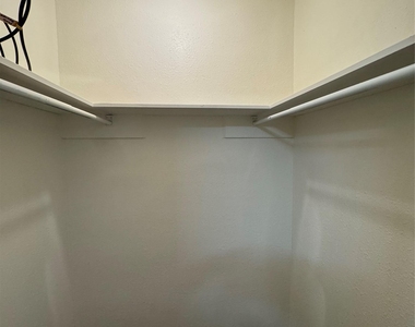 3520 Roanoke Dr - Photo Thumbnail 8