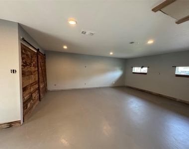 3520 Roanoke Dr - Photo Thumbnail 5