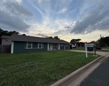 3520 Roanoke Dr - Photo Thumbnail 3