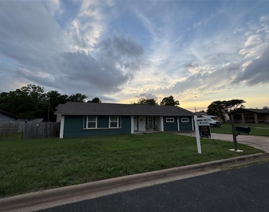 3520 Roanoke Dr - Photo Thumbnail 1