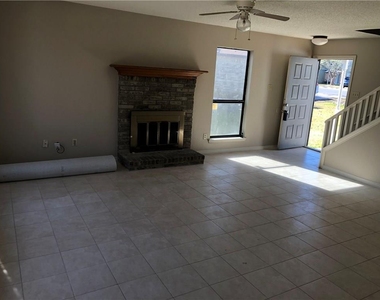 13311 Saddlebrook Trl - Photo Thumbnail 7