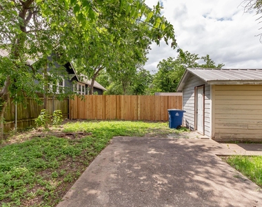 913 E 53rd 1/2 St - Photo Thumbnail 19