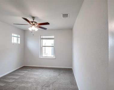 100 Earl Keen St - Photo Thumbnail 20