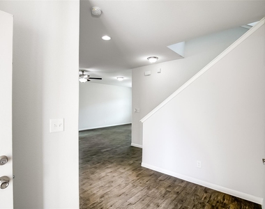 100 Earl Keen St - Photo Thumbnail 4